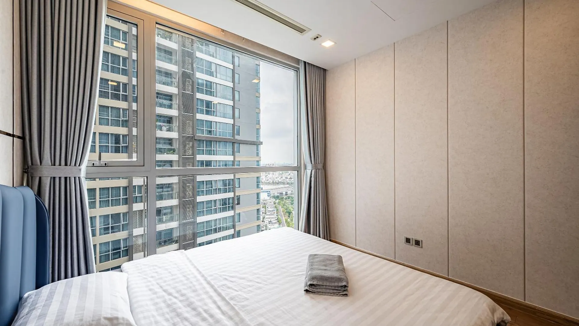Vinhomes Landmark Condotel Suite Ho Chi Minh City Apartment