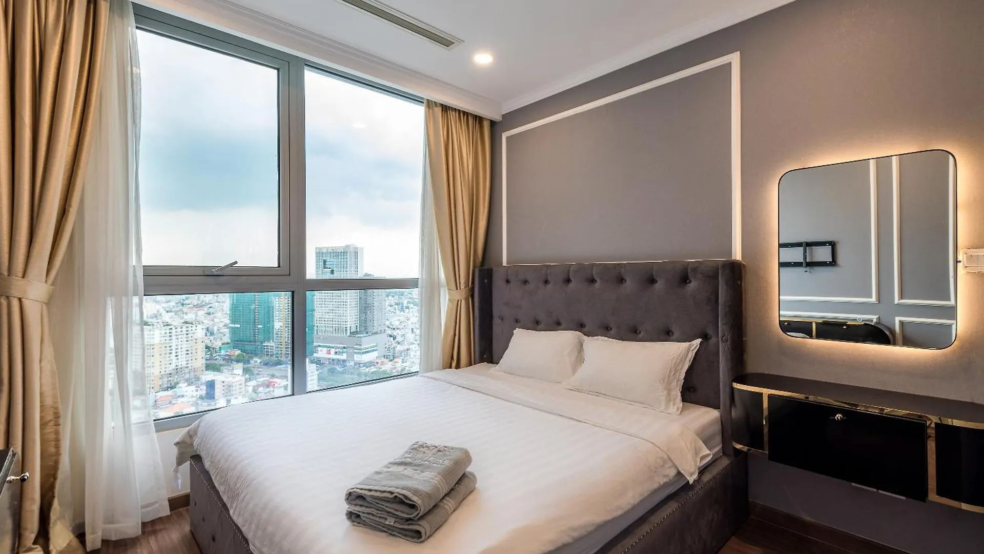 Vinhomes Landmark Condotel Suite Ho Chi Minh City Apartment