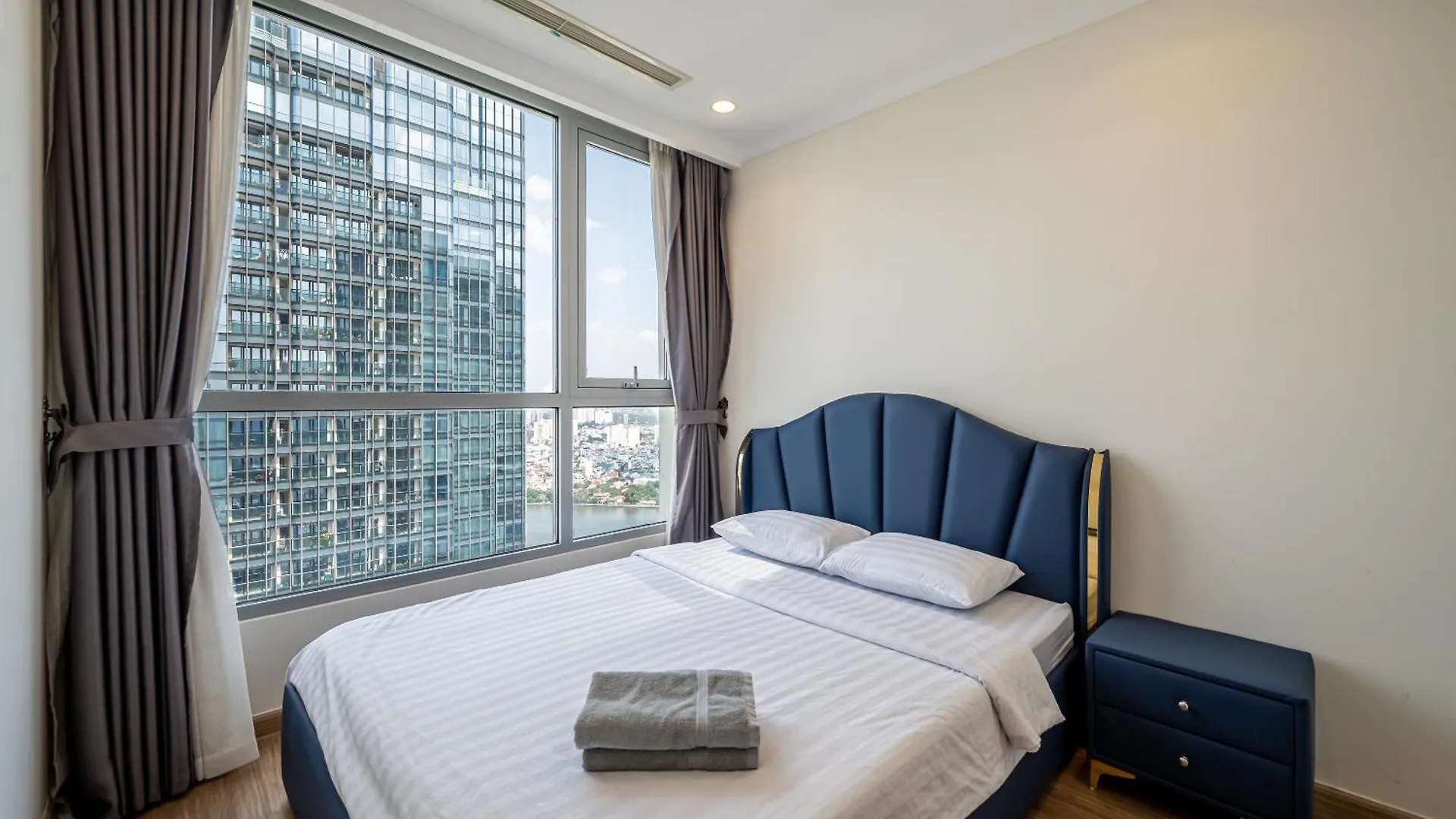 Vinhomes Landmark Condotel Suite Ho Chi Minh City Apartment